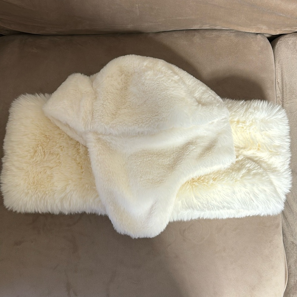 Bundle Faux Fur scarf 🧣& Trapper Hat -Ivory